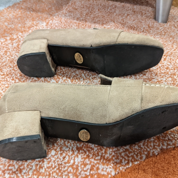 Made in Korea tan suede flats - Picture 4 of 4